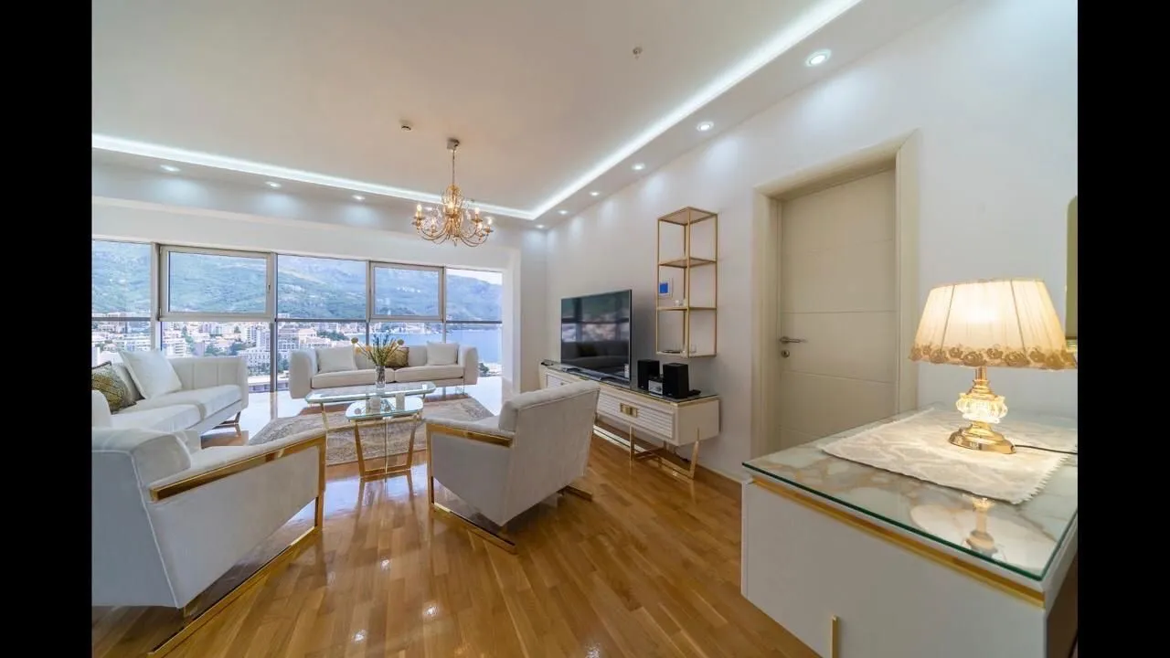 Rent, three bedroom apartment, 150m², Dukley Gardens, Budva