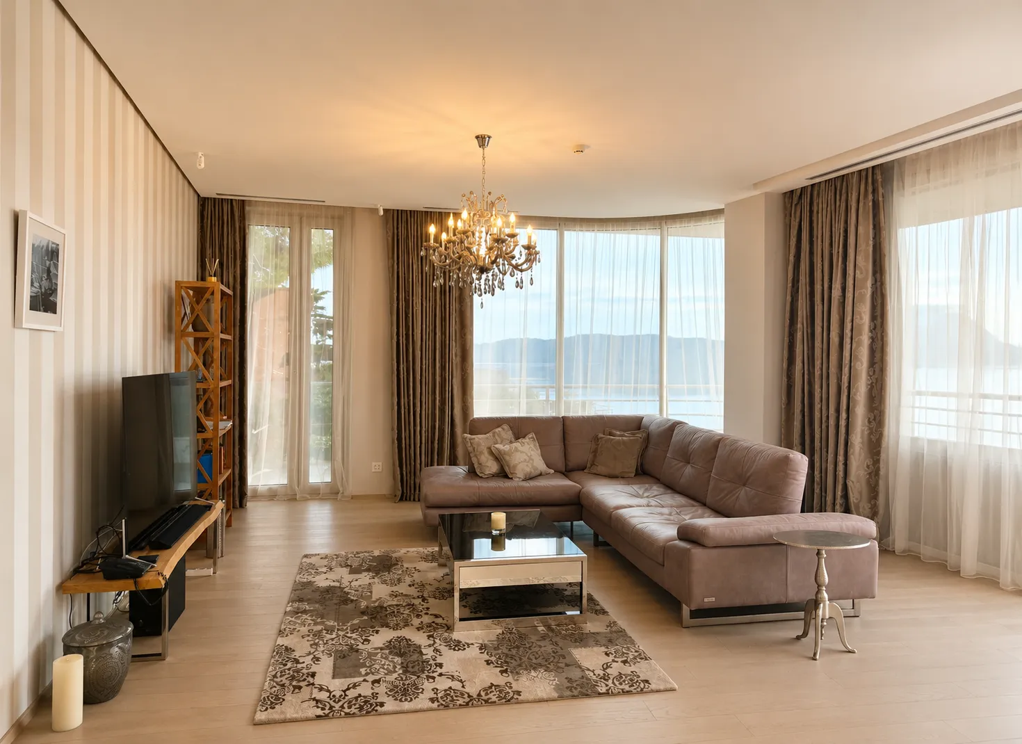 Izdavanje, dvosoban stan, 180m², Dukley Gardens, Budva