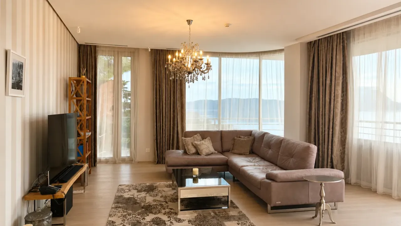 Izdavanje, dvosoban stan, 180m², Dukley Gardens, Budva