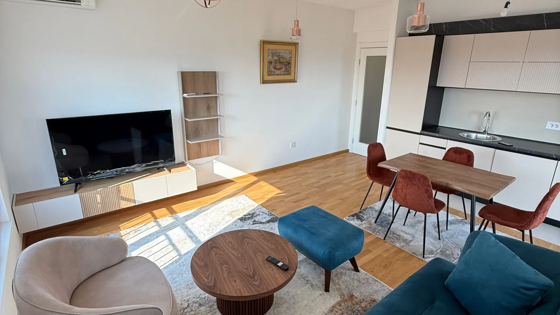 Izdavanje, dvosoban stan, 65m², Stari Aerodrom, Podgorica