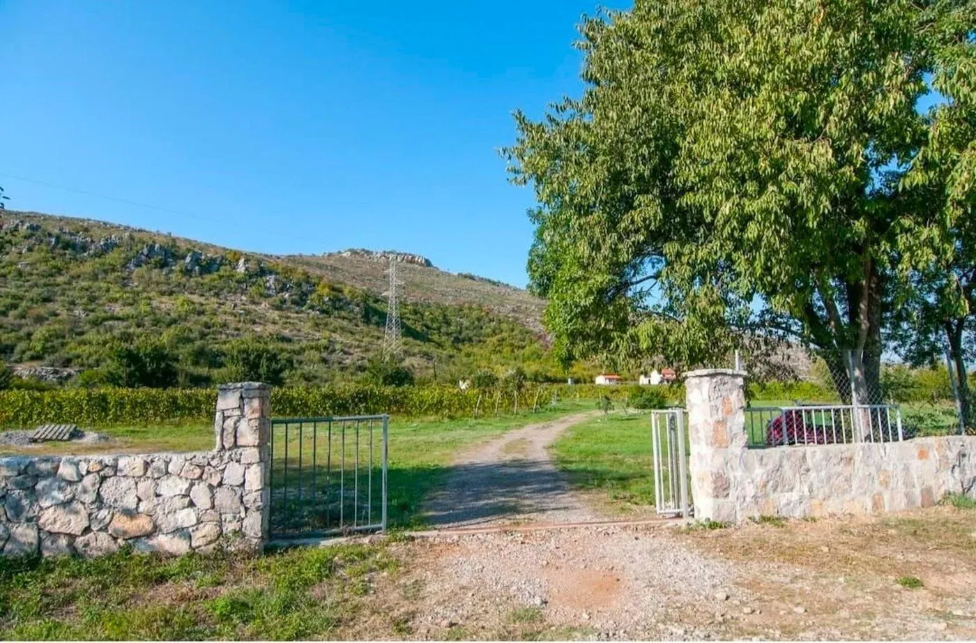 Prodaja, plac, 13000m², Beri, Podgorica
