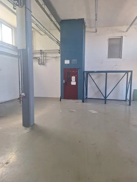 Rent, office space, 1300m², Stari Banovci, Stara Pazova