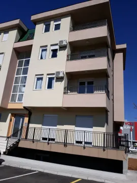 Rent, one bedroom apartment, 50m², City Kvart, Podgorica - image 11