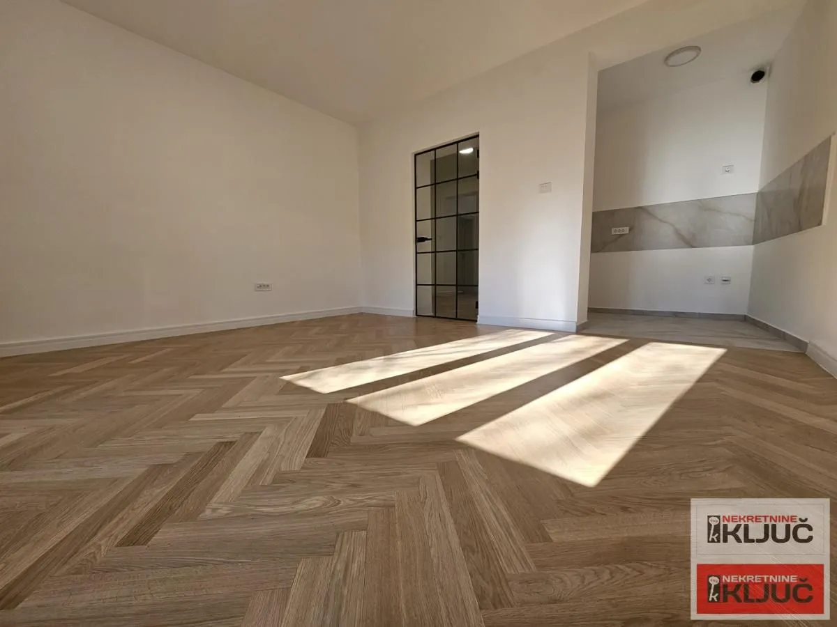 Prodaja, trosoban stan, 85m², Centar, Novi Sad
