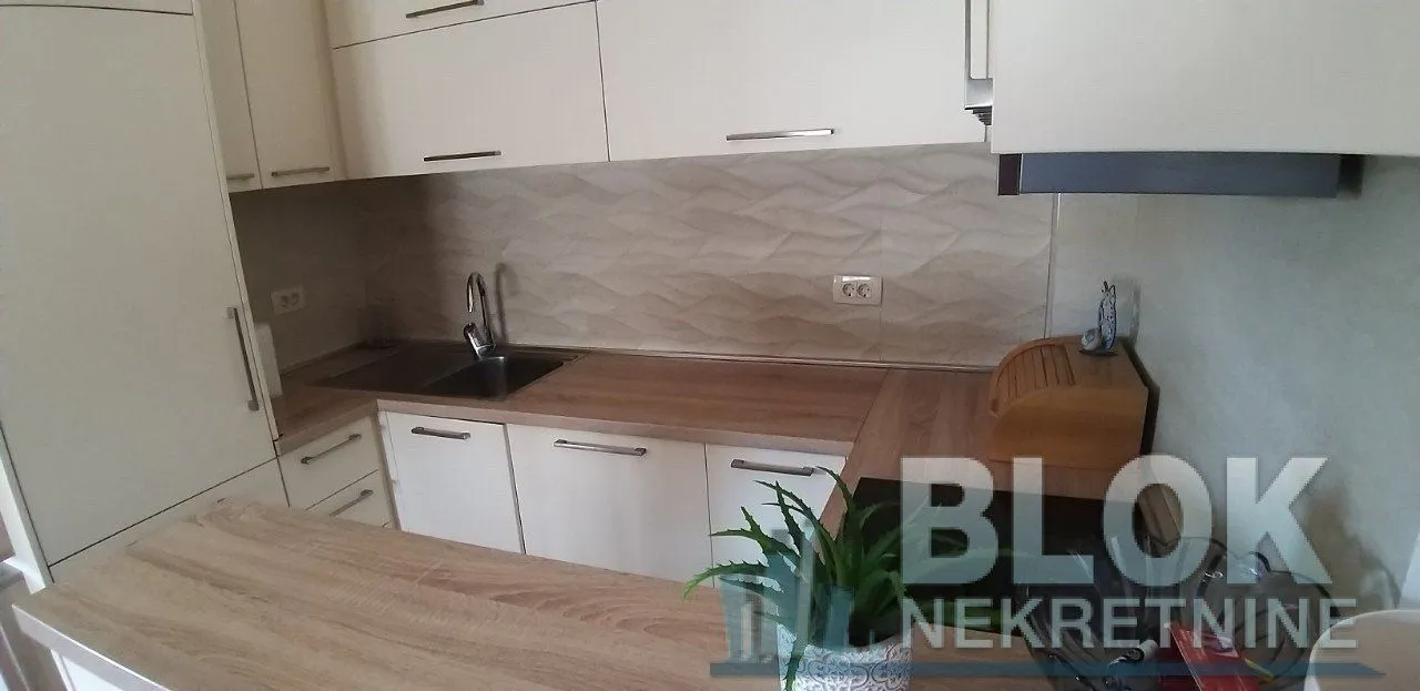 Izdavanje, trosoban stan, 85m², Centar, Podgorica