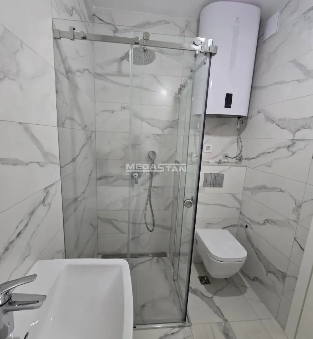 Prodaja, četvorosoban stan, 142m², Šumice, Beograd