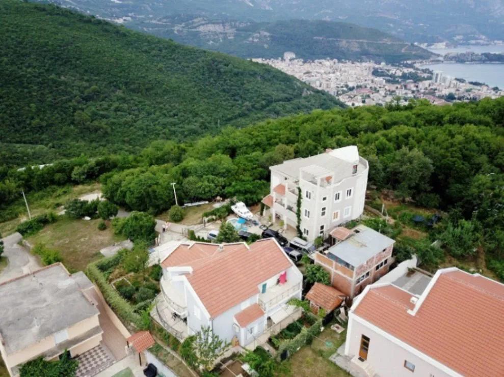Sale, house, 235m², Prijevor, Budva