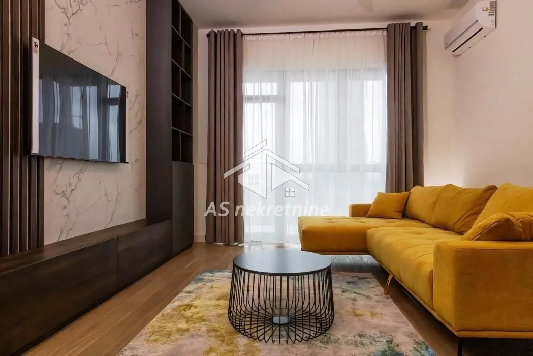 Izdavanje, trosoban stan, 75m², Savski Venac, Beograd