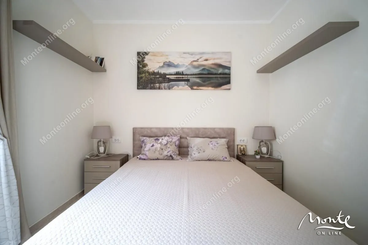 Prodaja, dvosoban stan, 109m², Dobrota, Kotor