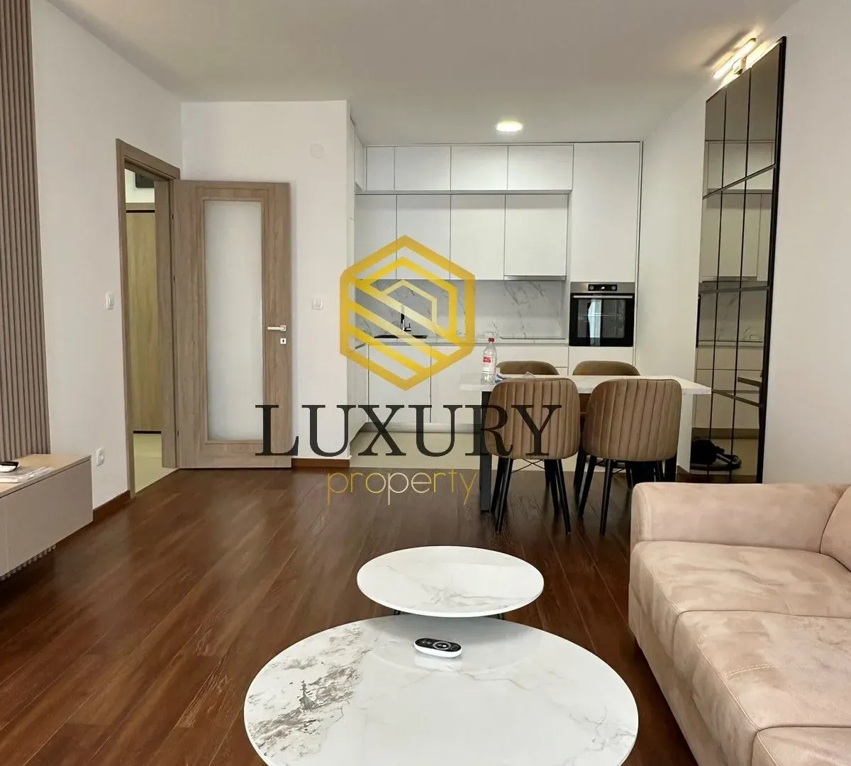 Izdavanje, dvosoban stan, 72m², Master Kvart, Podgorica