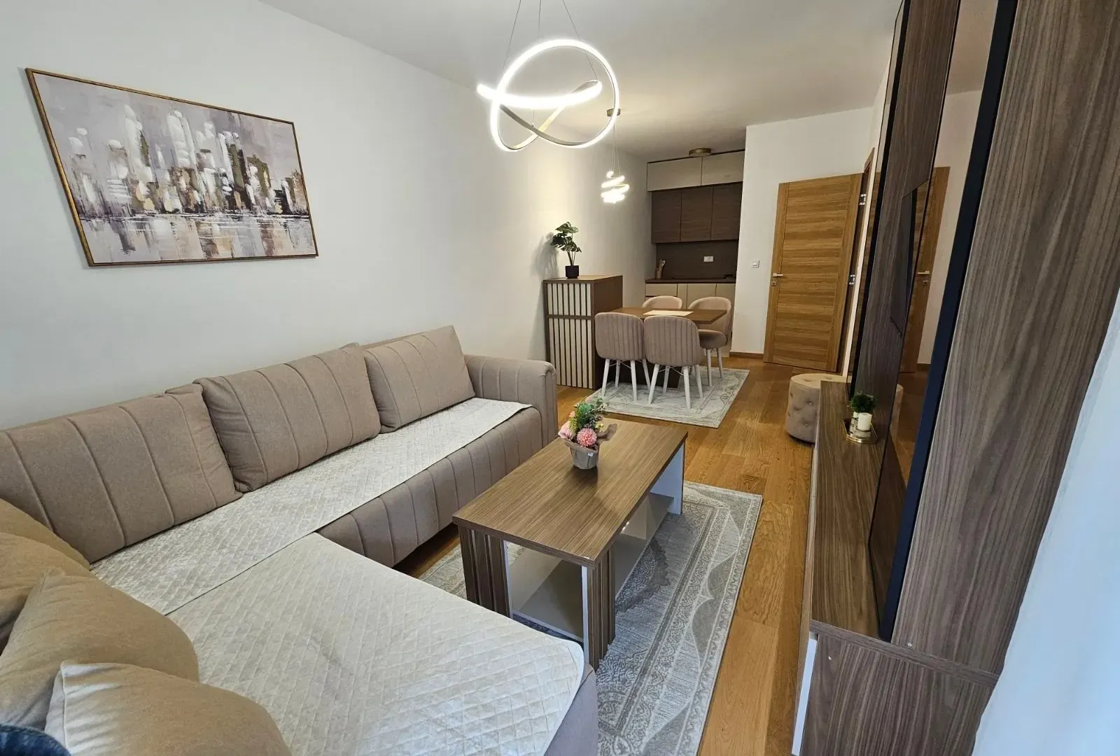 Izdavanje, dvosoban stan, 48m², City Kvart, Podgorica