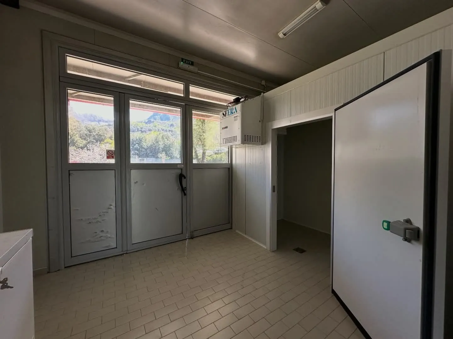 Rent, office space, 182m², Zaljevo, Bar