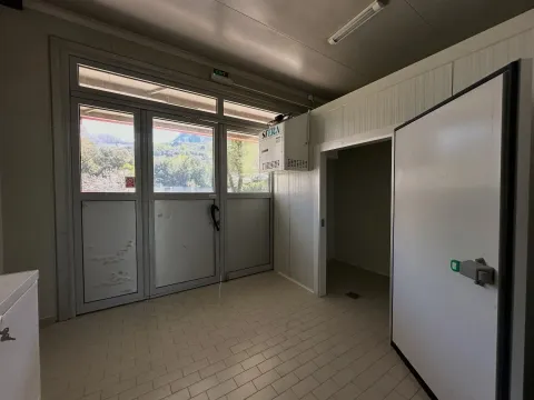 Rent, office space, 182m², Zaljevo, Bar - image 11