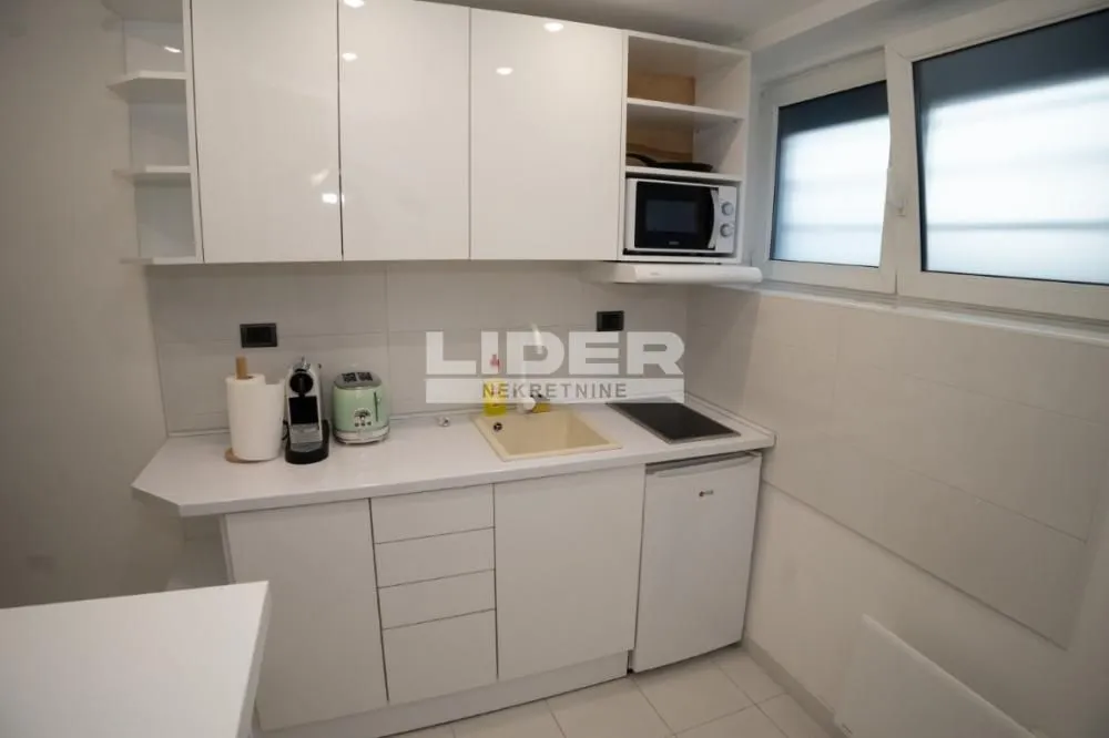 Rent, two bedroom apartment, 155m², Đeram Pijaca, Beograd