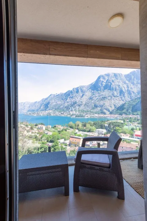 Rent, three bedroom apartment, 140m², Škaljari, Kotor