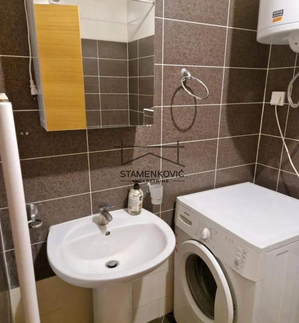 Izdavanje, jednosoban stan, 45m², Centar, Novi Sad