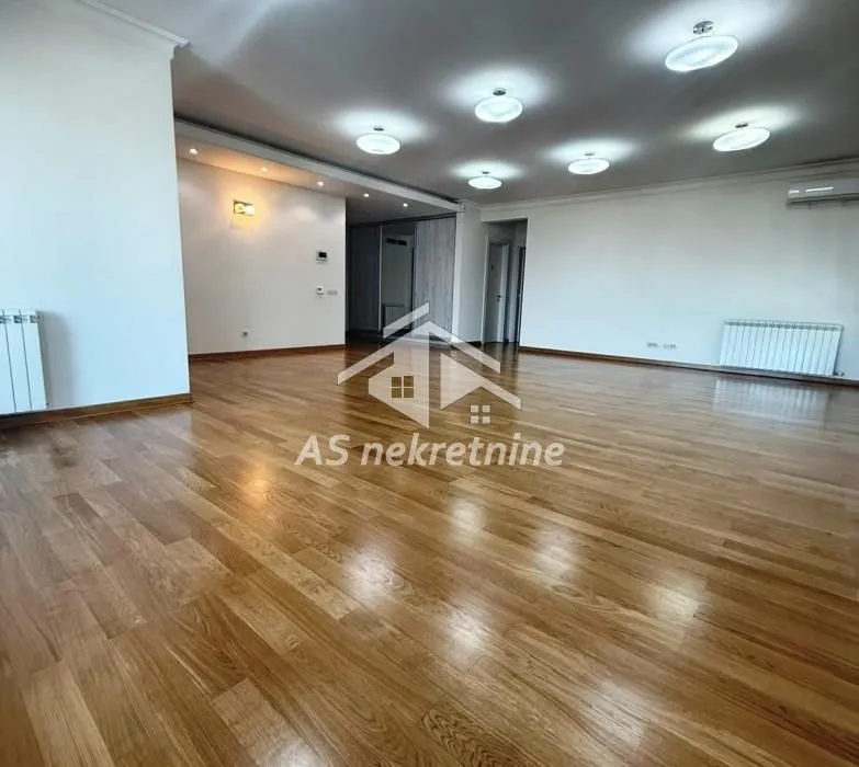 Izdavanje, četvorosoban stan, 155m², Senjak, Beograd