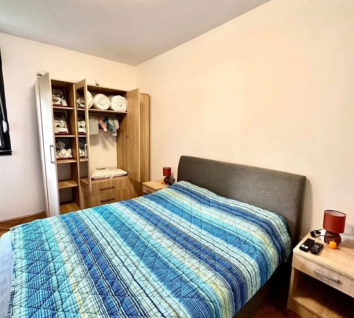 Izdavanje, dvosoban stan, 83m², Centar, Budva