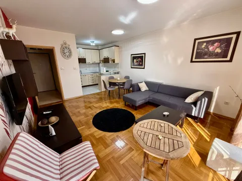 Izdavanje, trosoban stan, 85m², Pobrežje, Podgorica - image 5