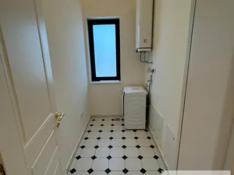 Izdavanje, četvorosoban stan, 120m², Sremska Kamenica, Petrovaradin - image 18