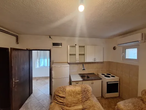 Izdavanje, kuća, 45m², Tološi, Podgorica - image 3