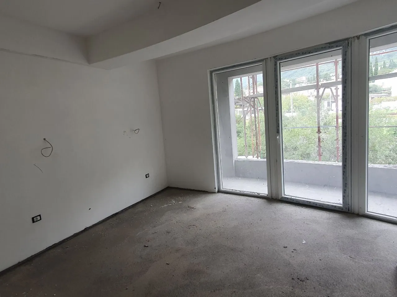 Prodaja, dvosoban stan, 66m², Sutomore, Bar