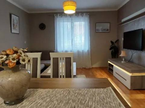 Izdavanje, dvosoban stan, 90m², Cetinje, Crna Gora - image 5