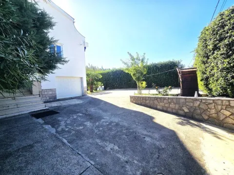 Rent, house, 390m², Zagorič, Podgorica - image 32