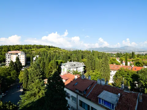 Izdavanje, četvorosoban stan, 130m², Centar, Podgorica - image 8