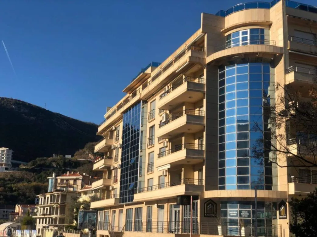Rent, three bedroom apartment, 85m², Bečići, Budva
