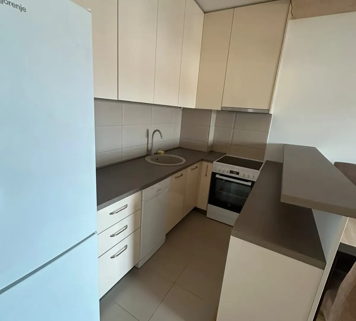 Izdavanje, jednosoban stan, 48m², Tuški Put, Podgorica