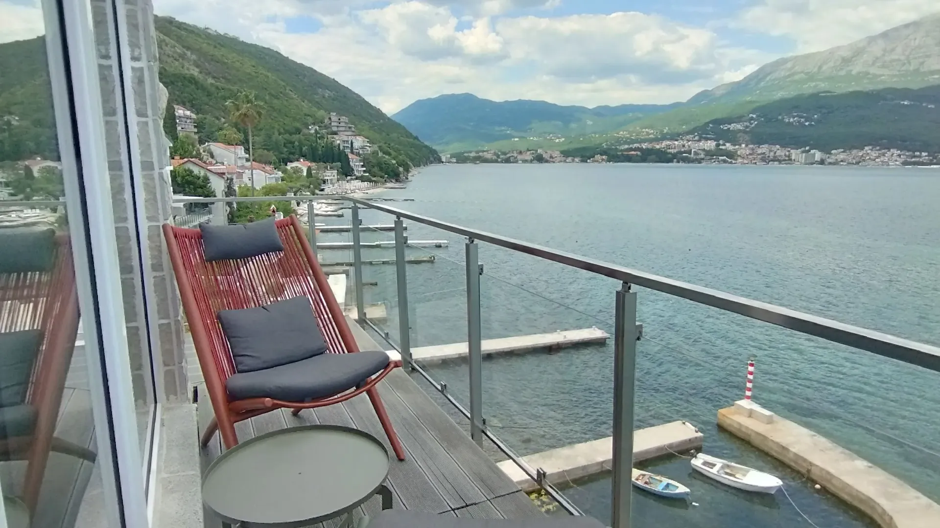 Prodaja, dvosoban stan, 64m², Njivice, Herceg Novi