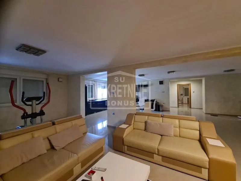 Prodaja, kuća, 250m², Aleksandrovo, Subotica
