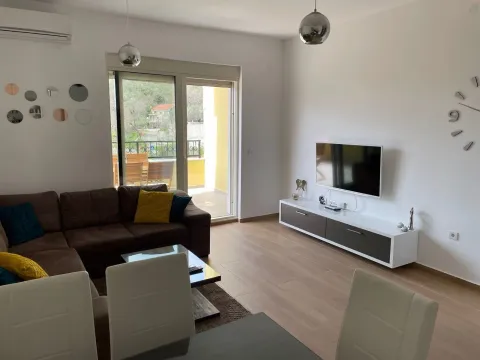 Izdavanje, jednosoban stan, 63m², Pržno, Budva - image 1