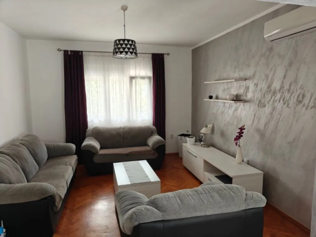 Izdavanje, dvosoban stan, 90m², Stari Aerodrom, Podgorica
