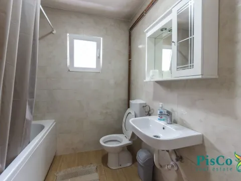 Izdavanje, kuća, 180m², Blok 9, Podgorica - image 9