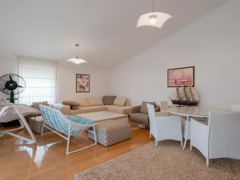 Prodaja, četvorosoban stan, 222m², Podmaine, Budva - image 2