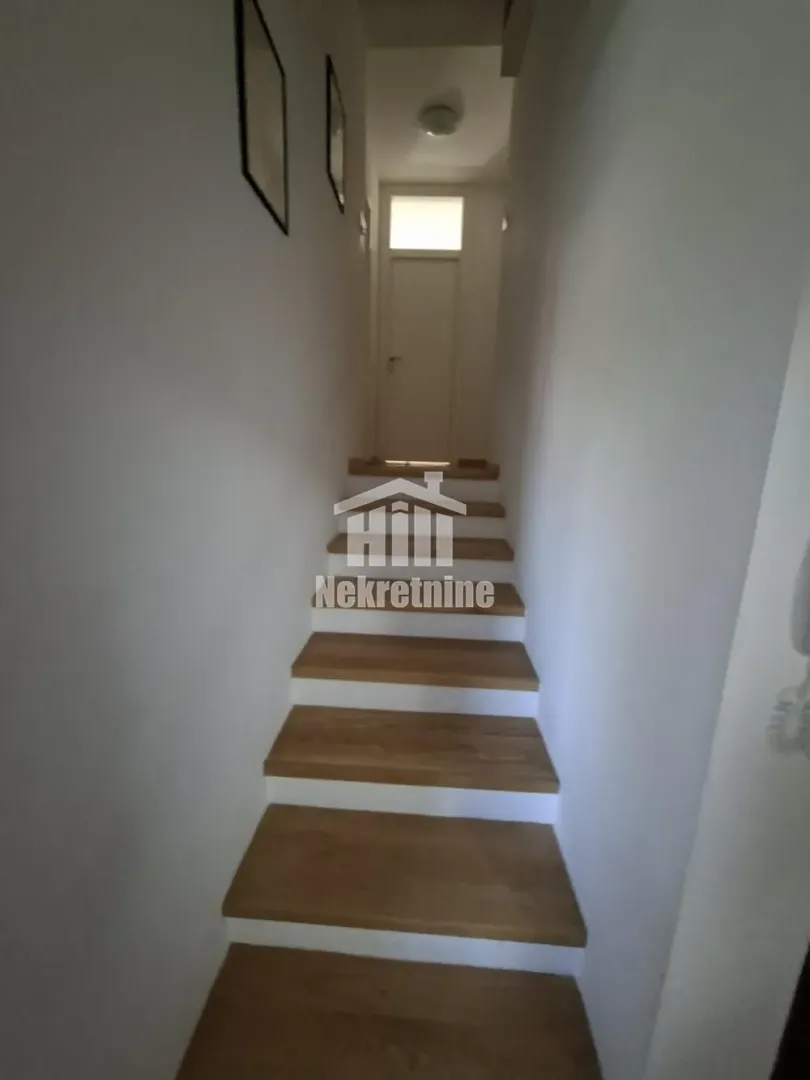 Izdavanje, trosoban stan, 72m², Julino Brdo, Beograd