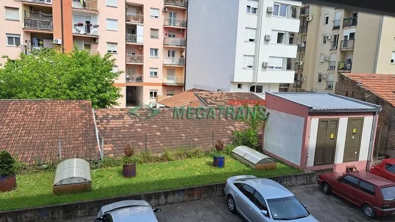 Izdavanje, dvosoban stan, 42m², Centar, Novi Sad