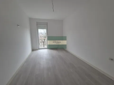 Izdavanje, četvorosoban stan, 97m², Centar, Paraćin - image 12
