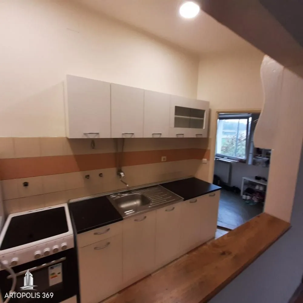 Izdavanje, trosoban stan, 70m², Savski Venac, Beograd