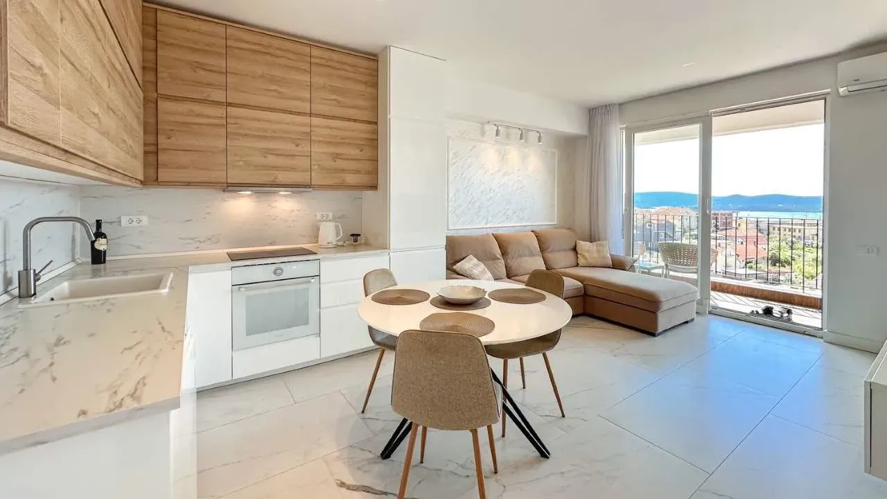 Prodaja, dvosoban stan, 66m², Tivat, Crna Gora