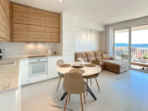 Prodaja, dvosoban stan, 66m², Tivat, Crna Gora - image 1