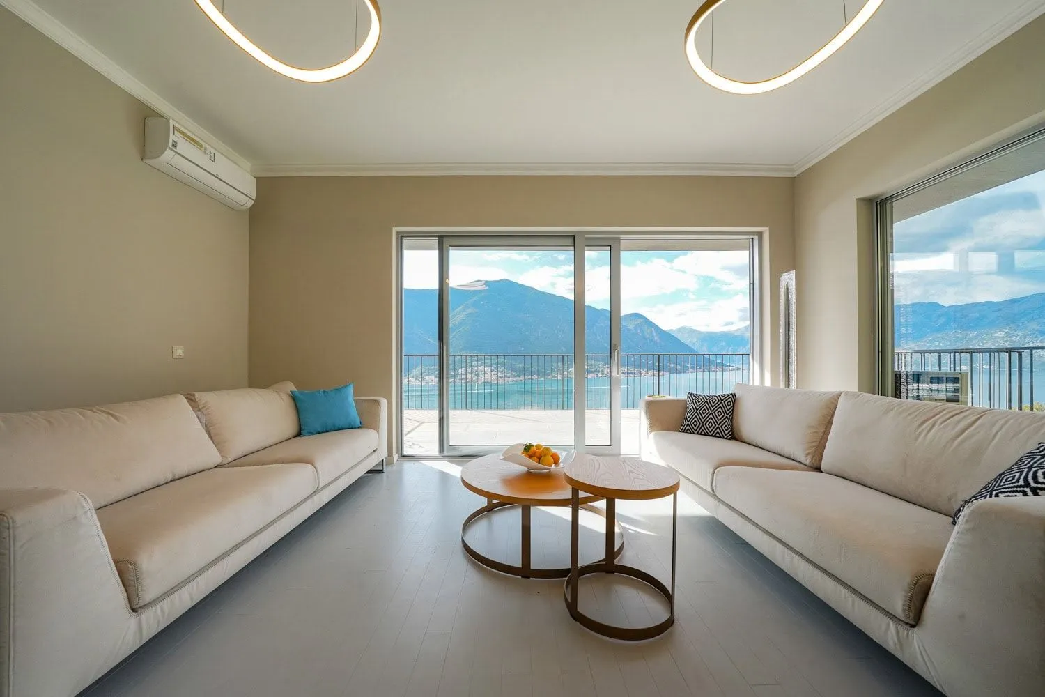 Prodaja, četvorosoban stan, 158m², Dobrota, Kotor