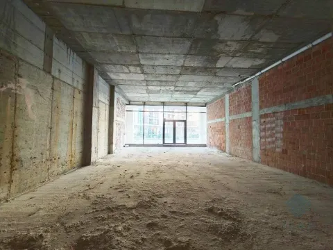 Izdavanje, poslovni prostor, 348m², Kod Capital Plaze, Podgorica - image 4