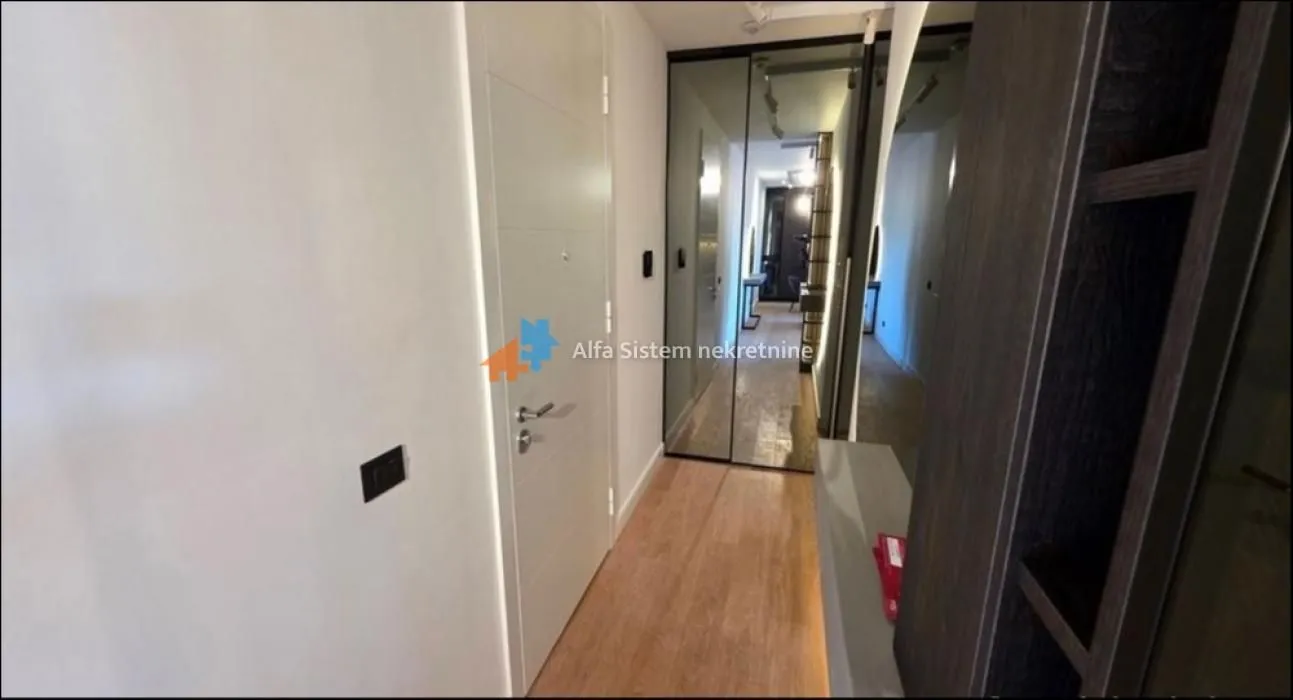 Izdavanje, trosoban stan, 95m², Savski Venac, Beograd