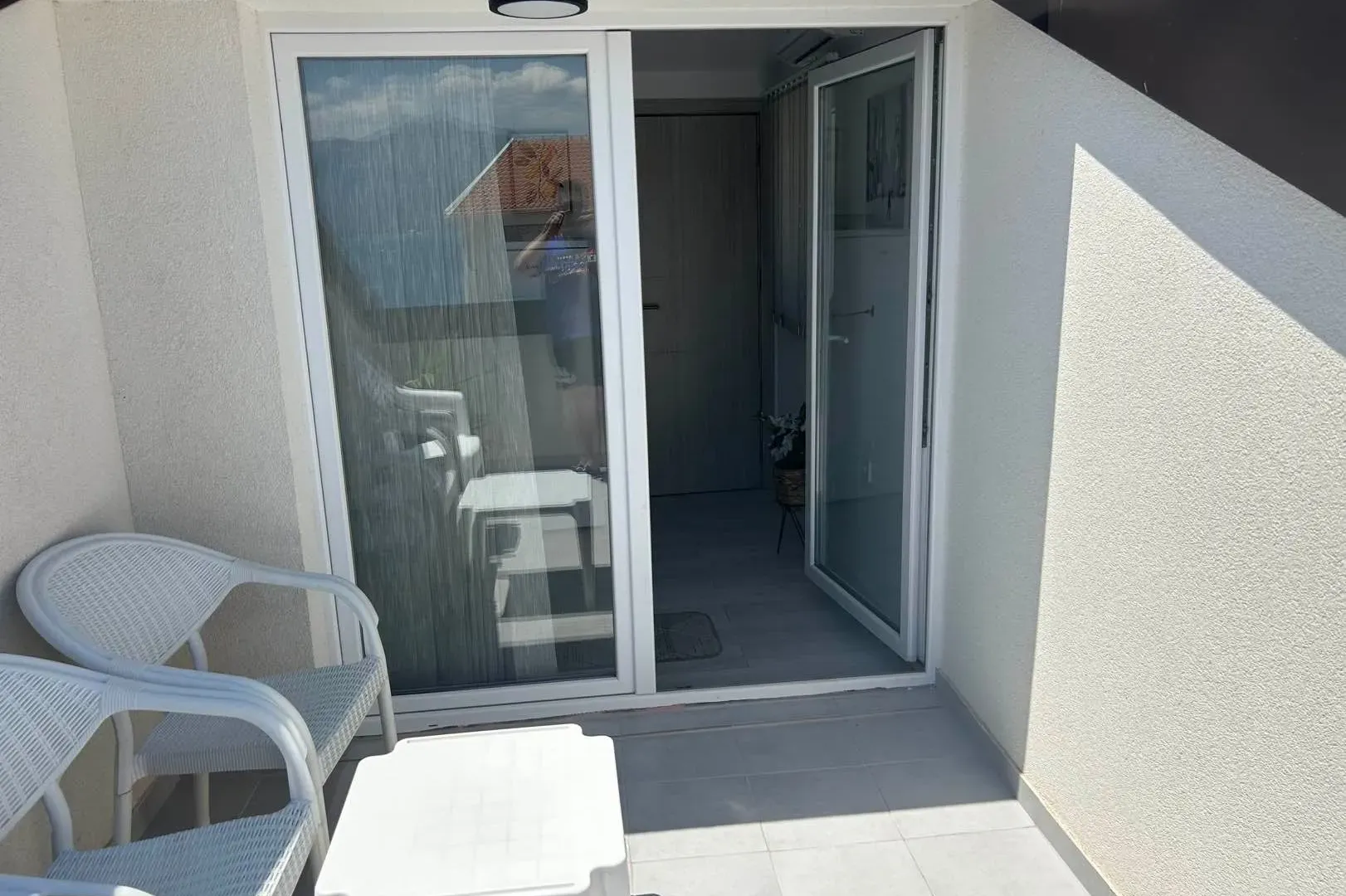 Izdavanje, dvosoban stan, 68m², Đenovići, Herceg Novi