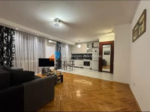 Izdavanje, trosoban stan, 70m², Stari Grad, Beograd