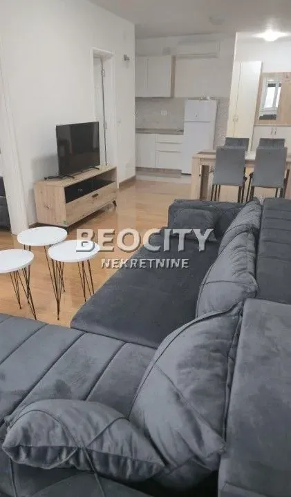 Izdavanje, trosoban stan, 55m², Karaburma, Palilula Sve Podlokacije