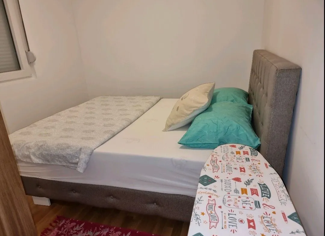 Bedroom with a double bed.